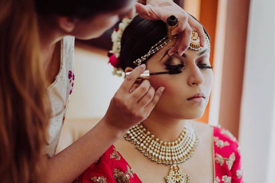 Wedding Bridal Makeup Artist Near Me How To Pick Packages And Types 